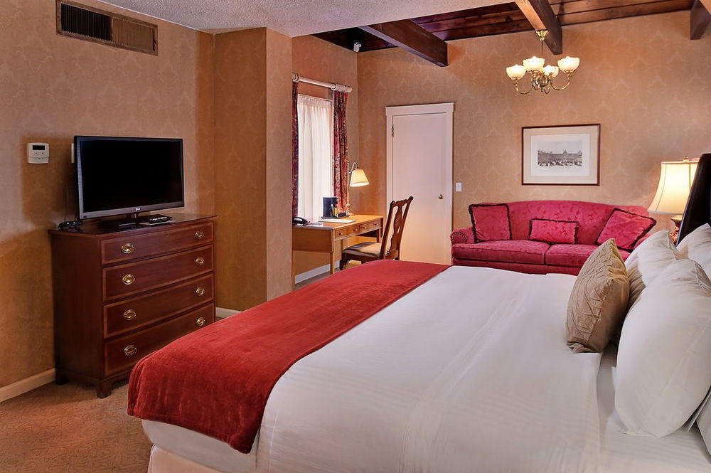 Seven Gables Inn, St Louis West, A Tribute Portfolio Hotel Clayton Room photo