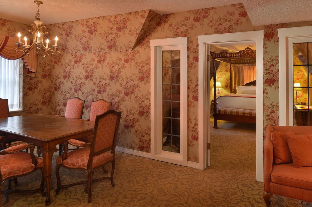 Seven Gables Inn, St Louis West, A Tribute Portfolio Hotel Clayton Room photo