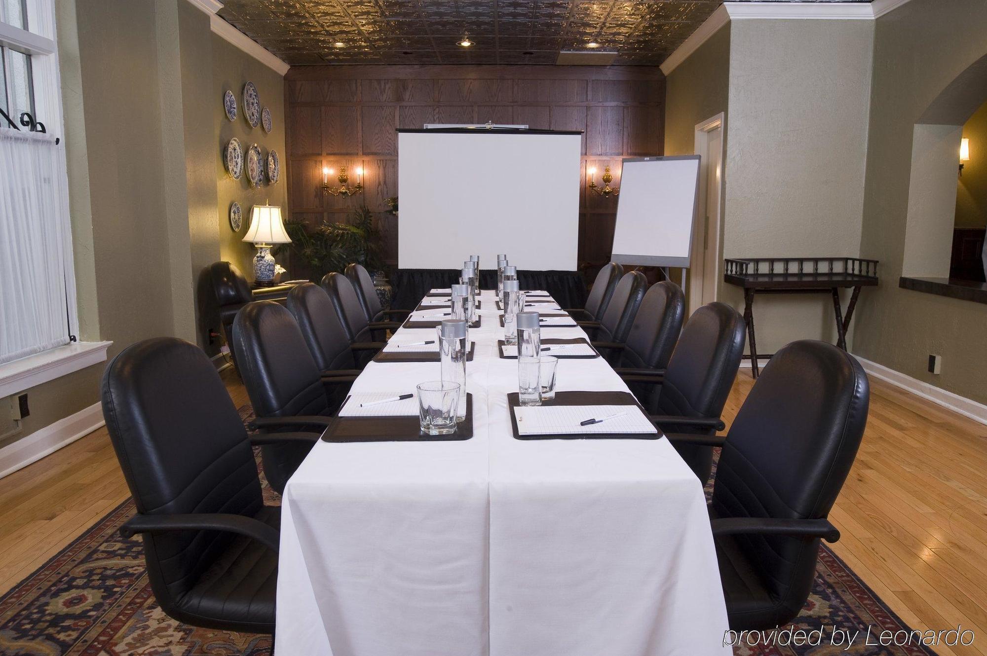 Seven Gables Inn, St Louis West, A Tribute Portfolio Hotel Clayton Facilities photo